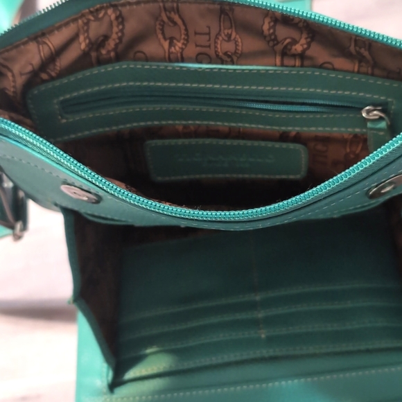 Tignanello Crossbody Bag EUC - Picture 8 of 13